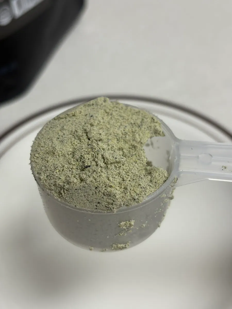 Finely ground Heukseon grain shake powder