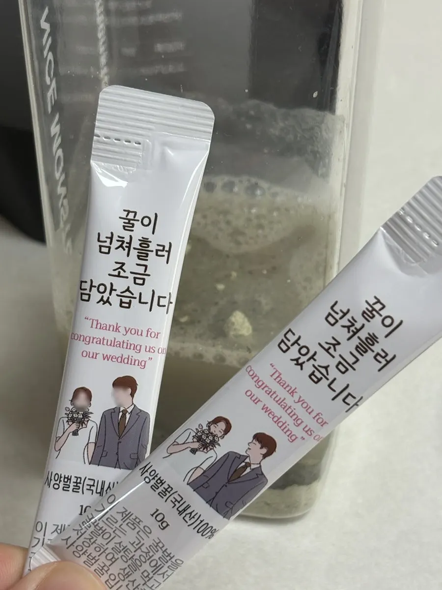 Instructions showing 3 scoops with the dedicated spoon plus 180ml of water