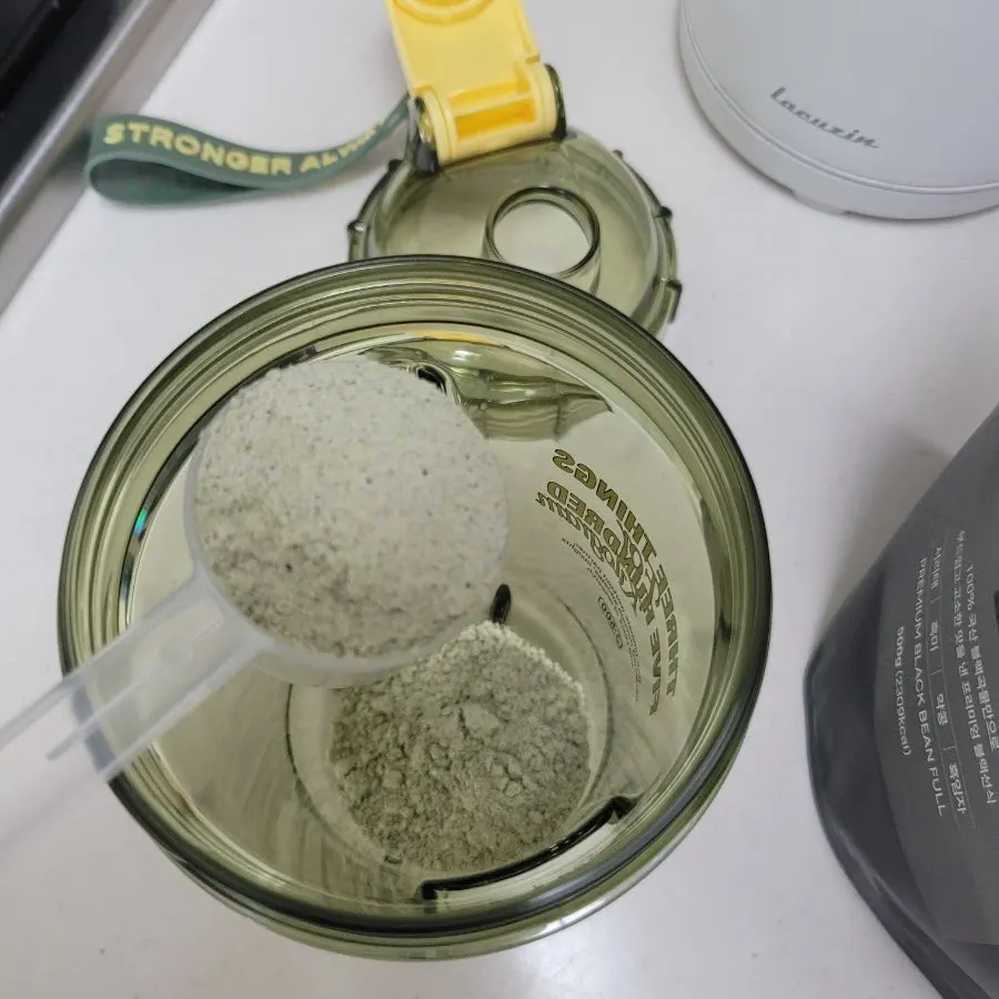 Three spoons of grain powder with 200ml of water