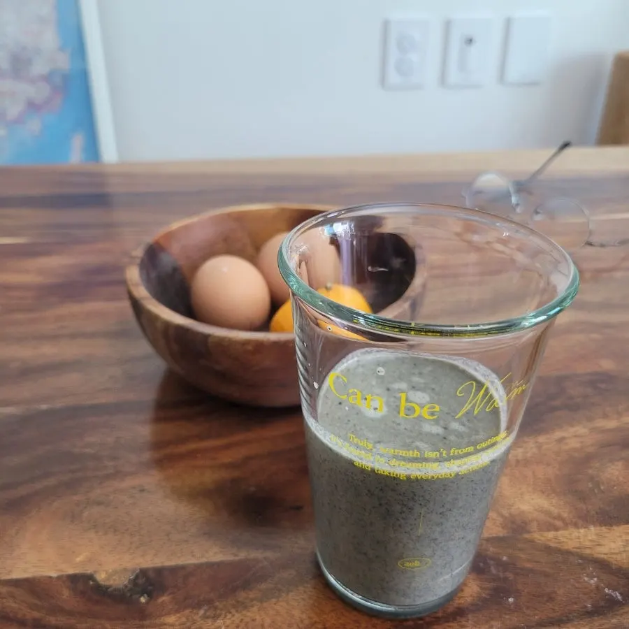 A simple cup of meal-replacement grain powder for breakfast
