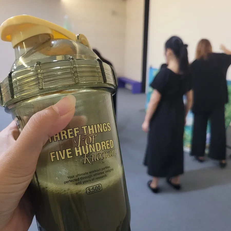 Drinking the grain powder as a snack during work