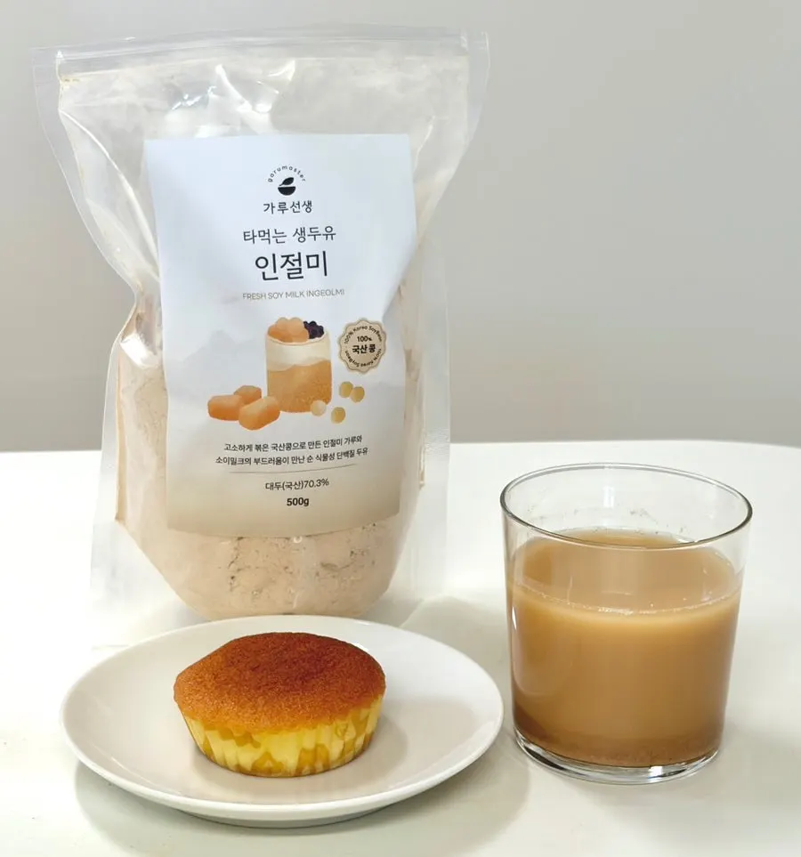 A warm injeolmi latte served alongside castella cake