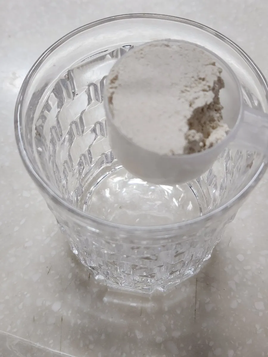 Cold water prepared for the oat drink