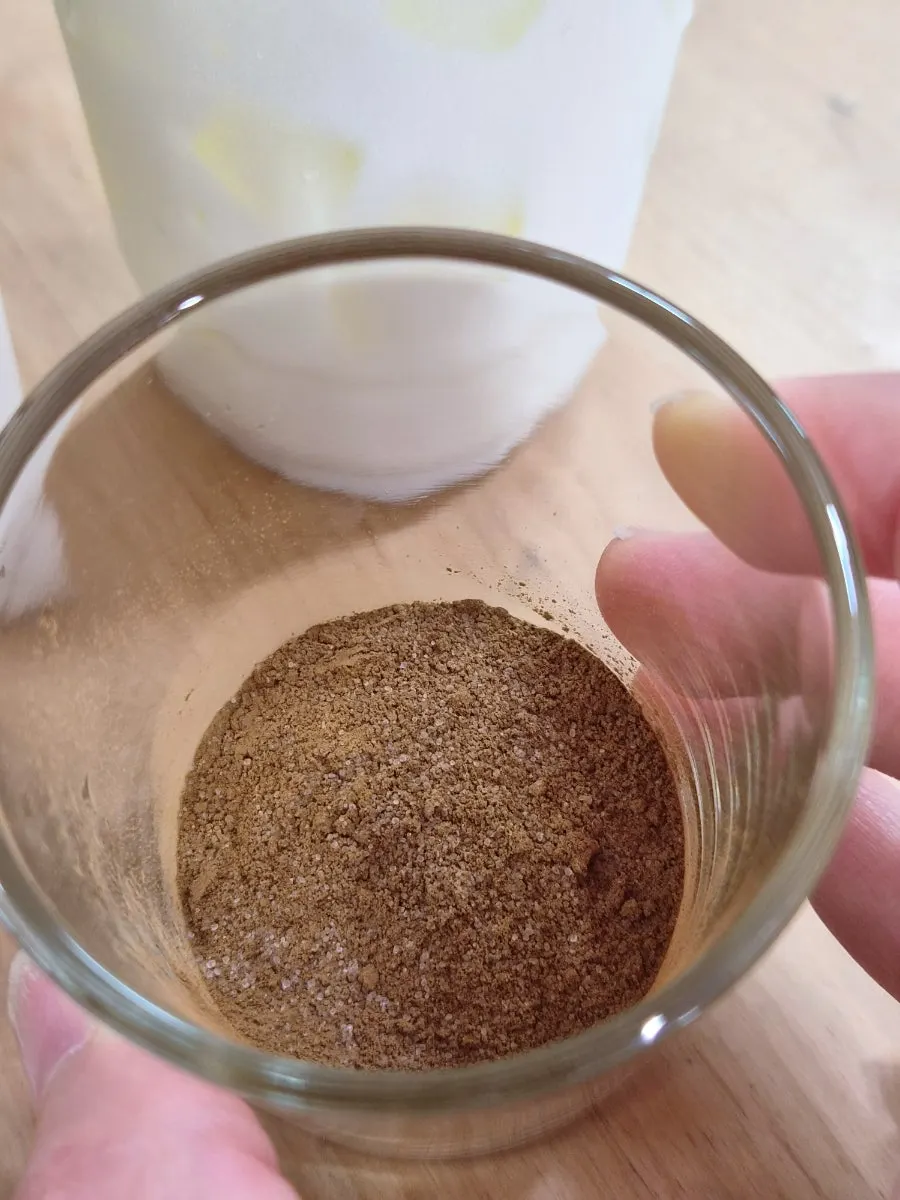 A finished zero-sugar milk tea latte