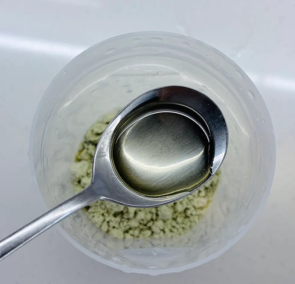 Milk with white soybean and black soybean powders