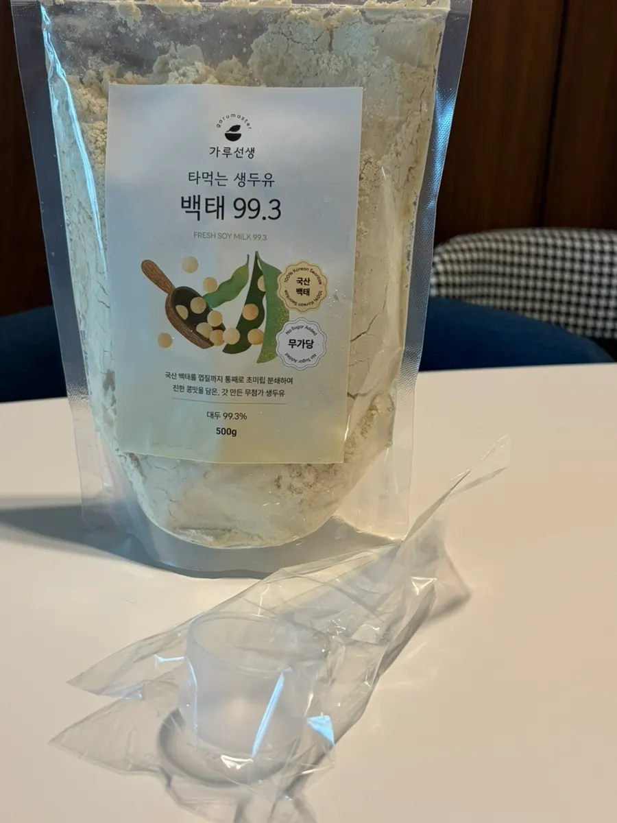 두유 가루 용기와 동봉된 전용 스푼