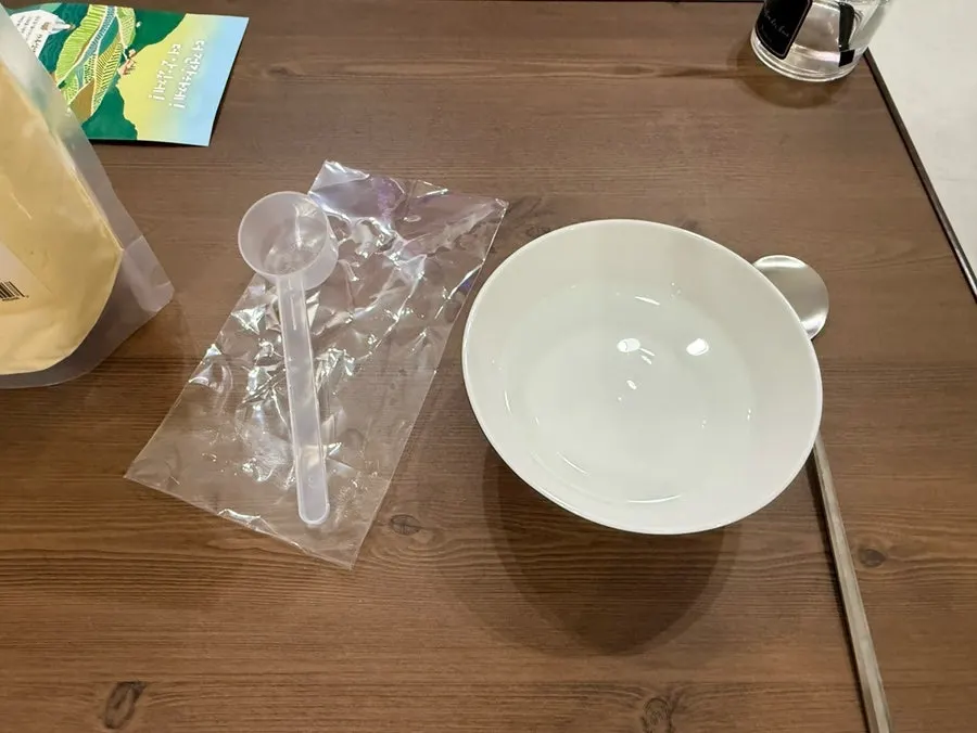 머그컵에 담긴 옥수수 콩크림 수프