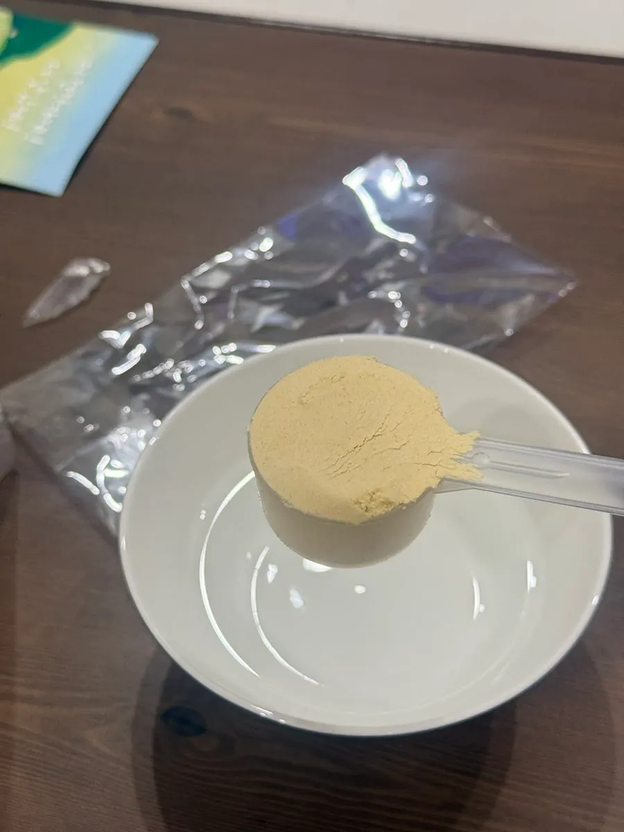 진하게 푼 수프 소스에 버무린 파스타 면