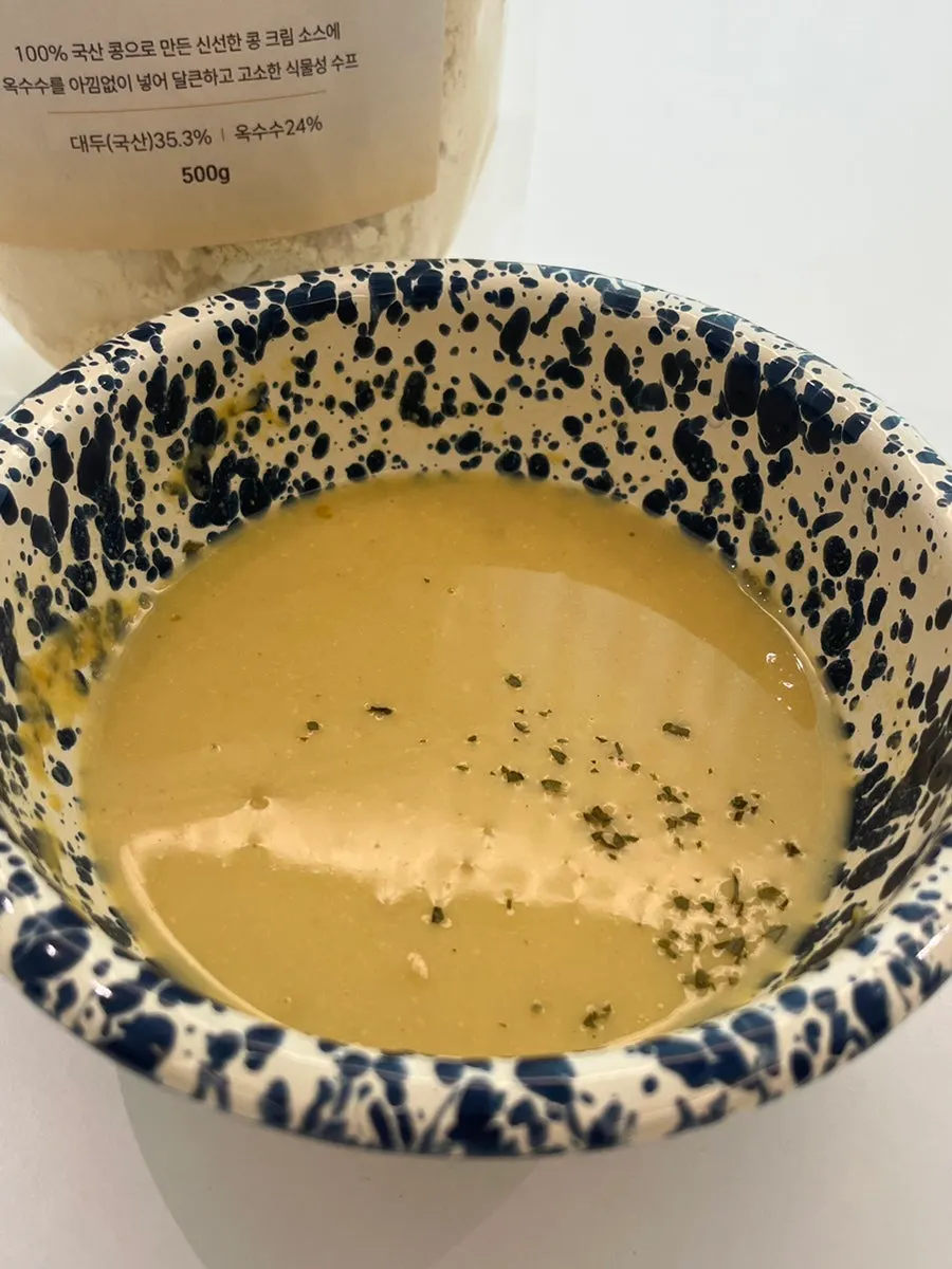 Bowl of corn cream soup topped with parsley