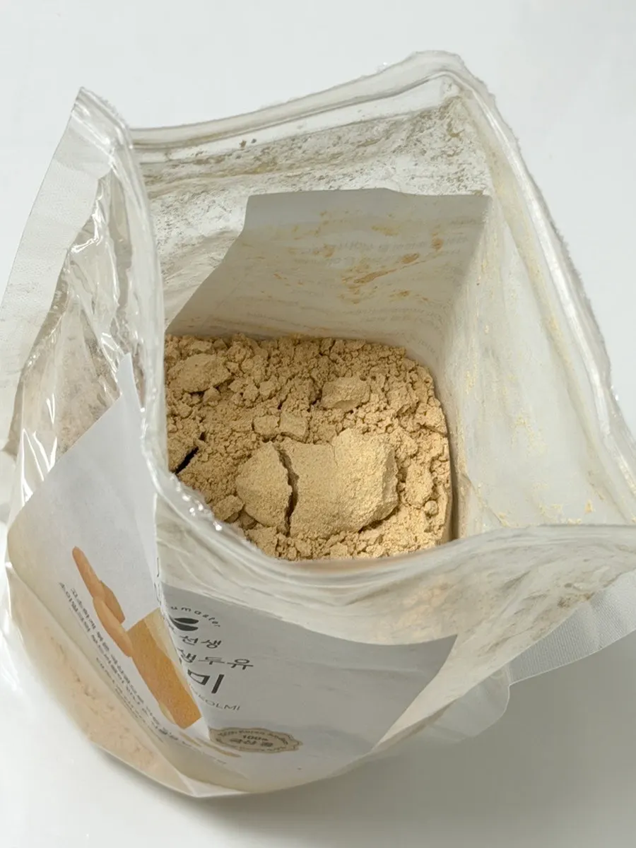 Finely ground injeolmi soy milk powder