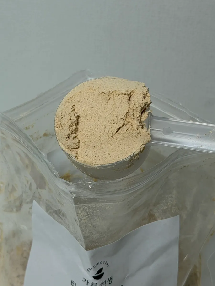Injeolmi soybean powder particles on the spoon