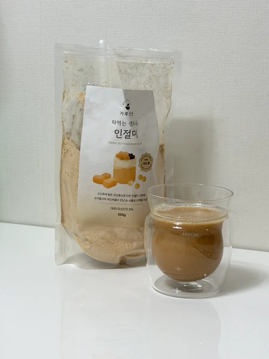 Injeolmi soy milk made by stirring 2 scoops of powder into 180g of water with a fork