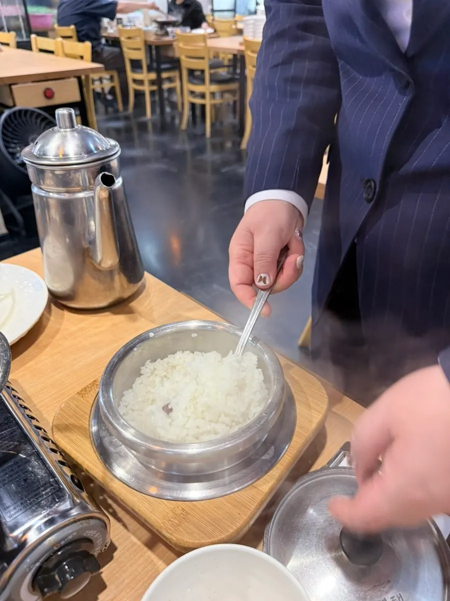 Fluffy rice inside the opened hotpot