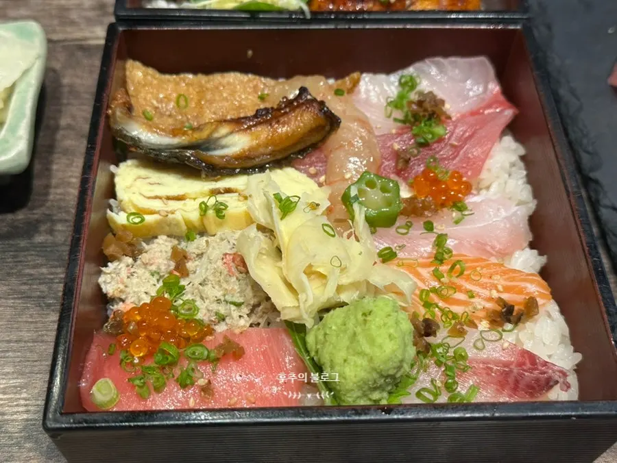 Unagidong eel rice bowl with rolled omelet inside
