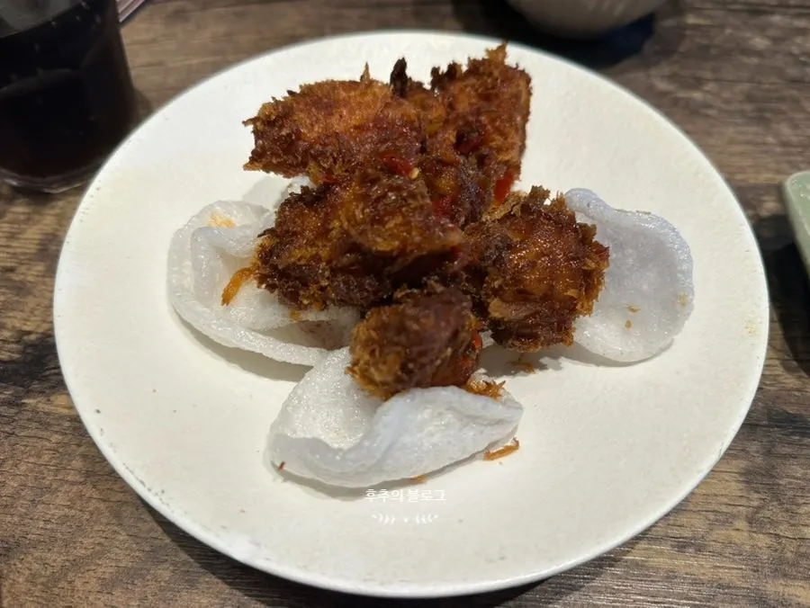 Kaisendon topped with seafood