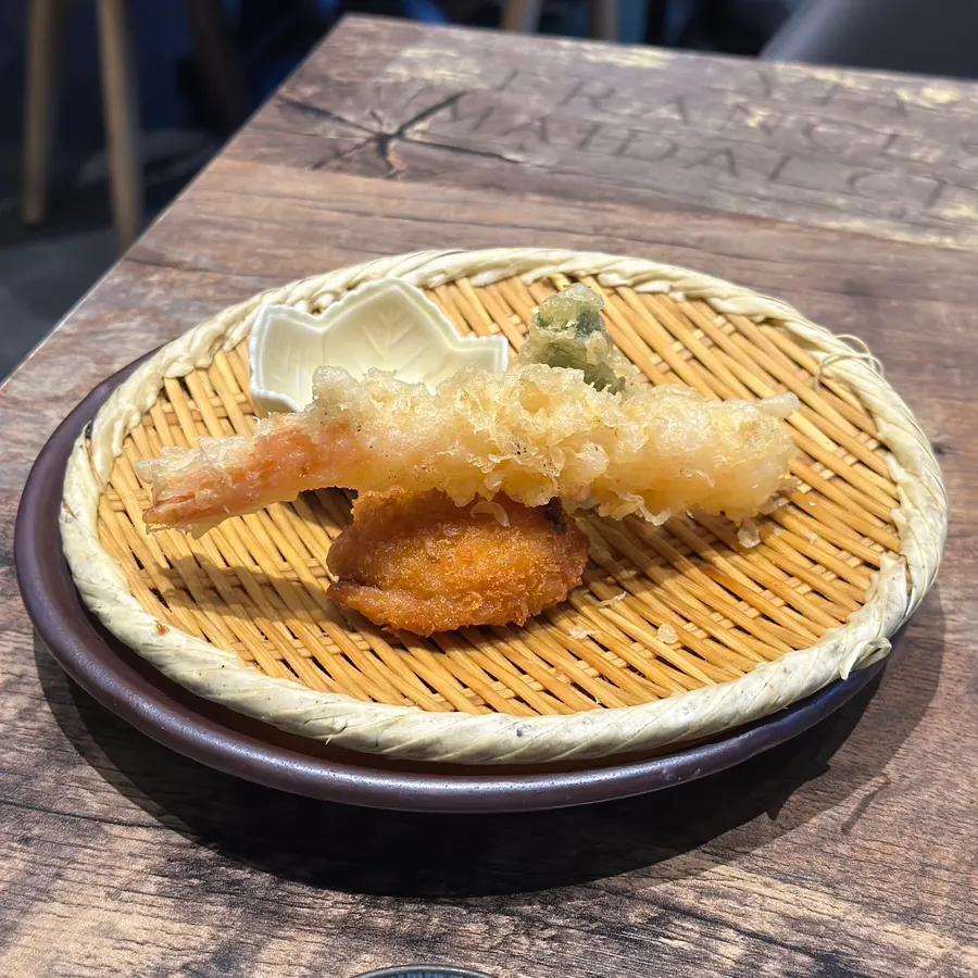 Cracker and tuna kobachi