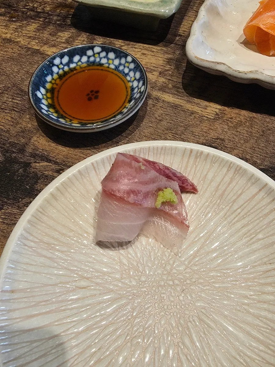 셰어링 메뉴에 포함된 이날의 사시미