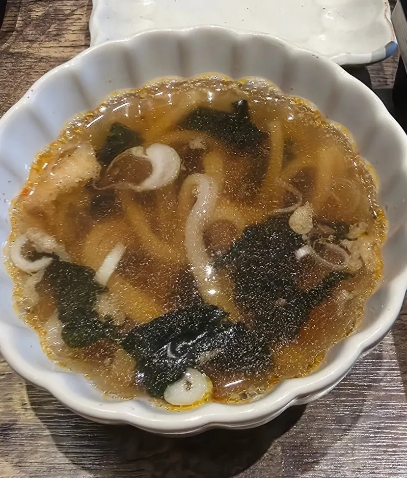 부드럽고 도톰한 장어가 담긴 우나기동