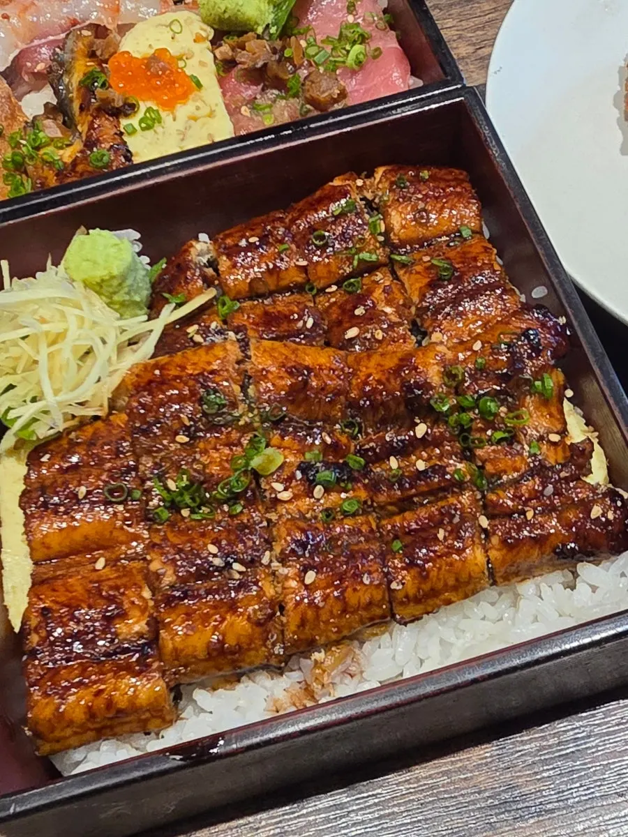 셰어링 식사 마무리로 나온 뜨끈한 우동