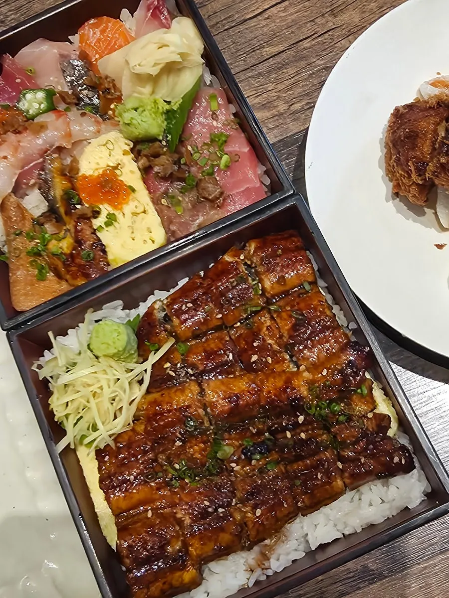 카이센동과 우나기동 셰어링 식사
