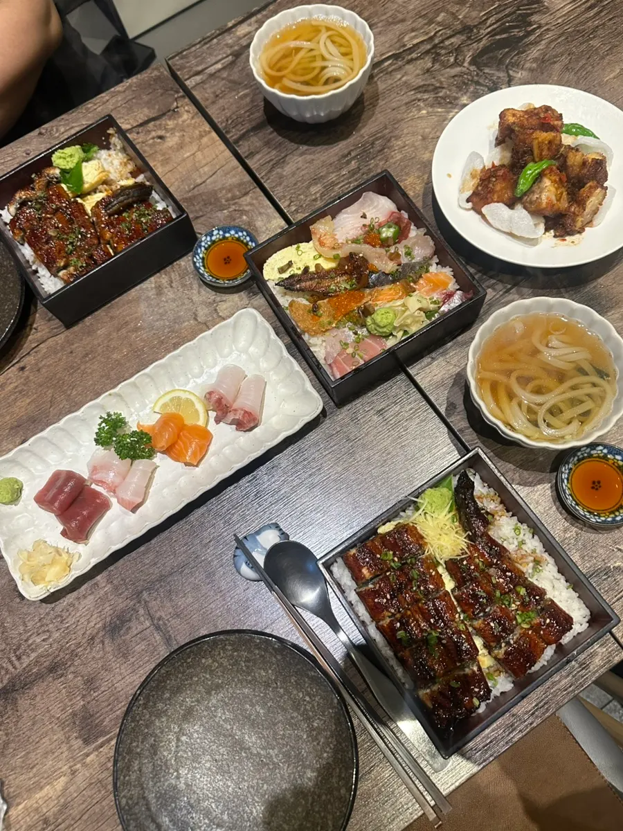 A table fully spread with Gapposo's sharing set for two