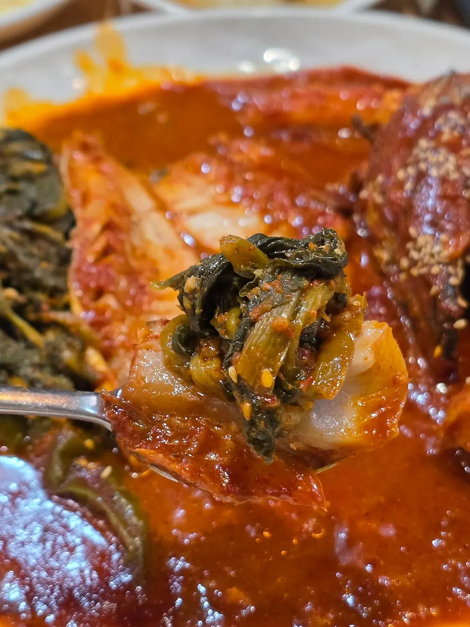 Thick pollock flesh with well-braised sikeumchi greens