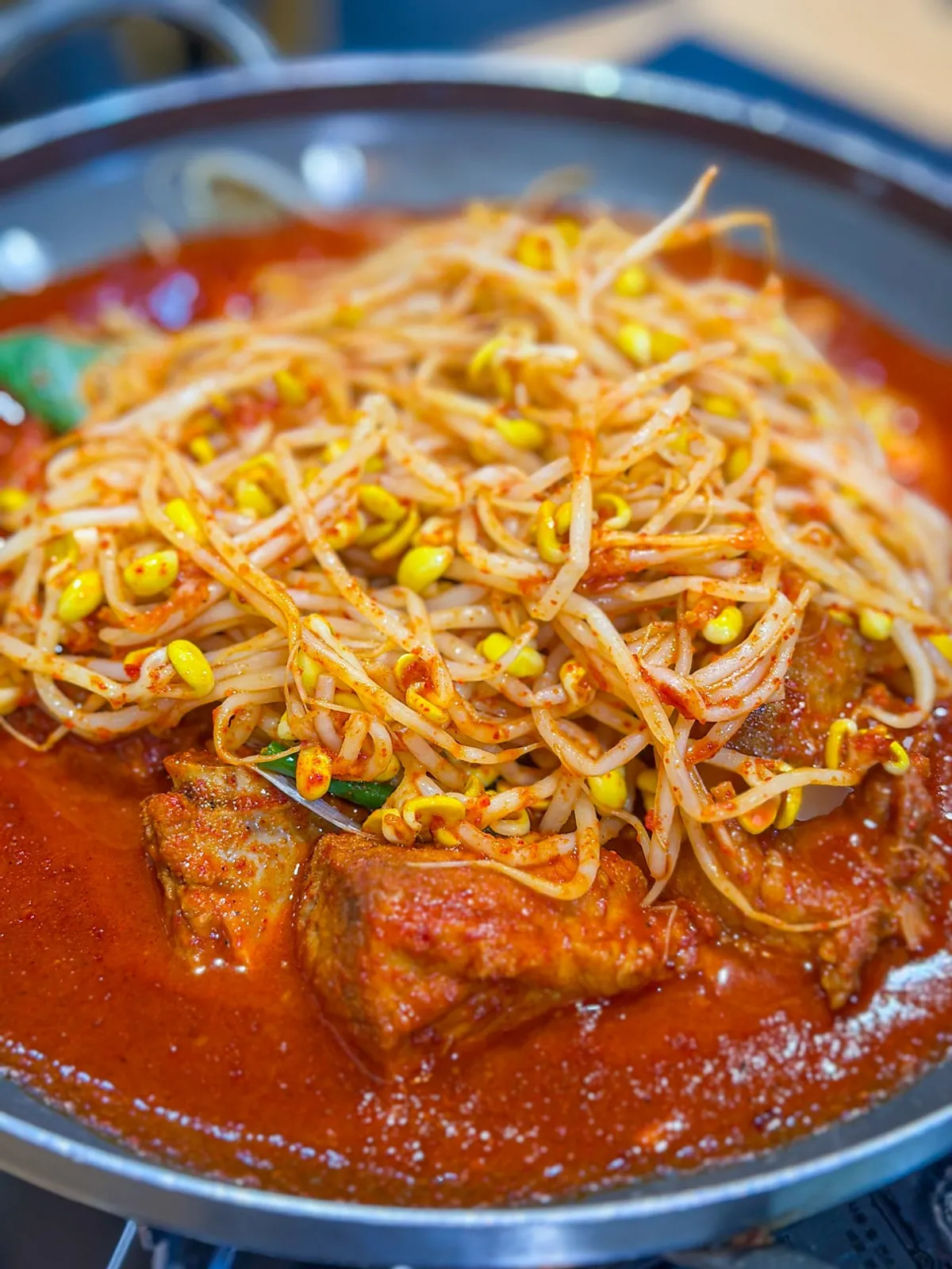 콩나물과 갈비, 당면이 어우러진 콩나물갈비찜