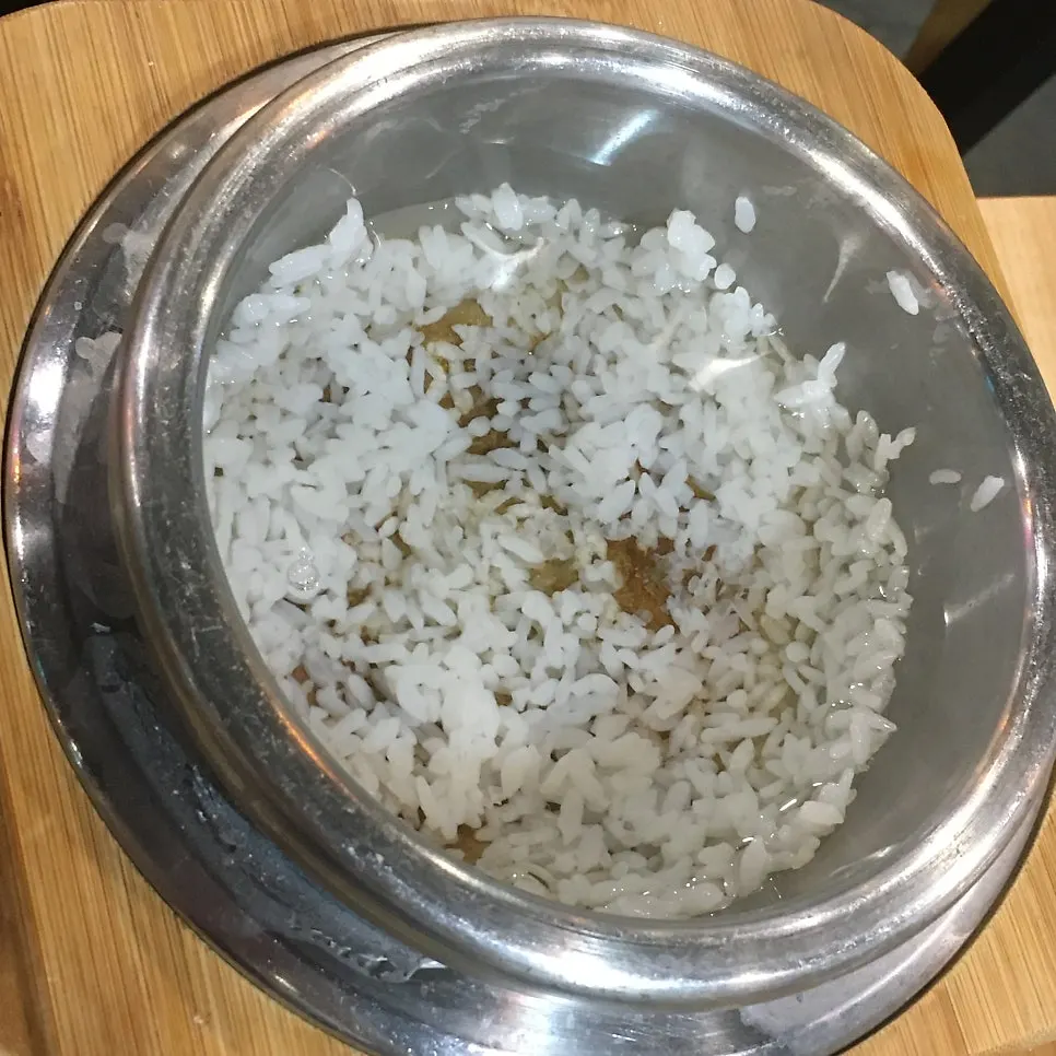 주문 후 지어 나온 콩 솥밥