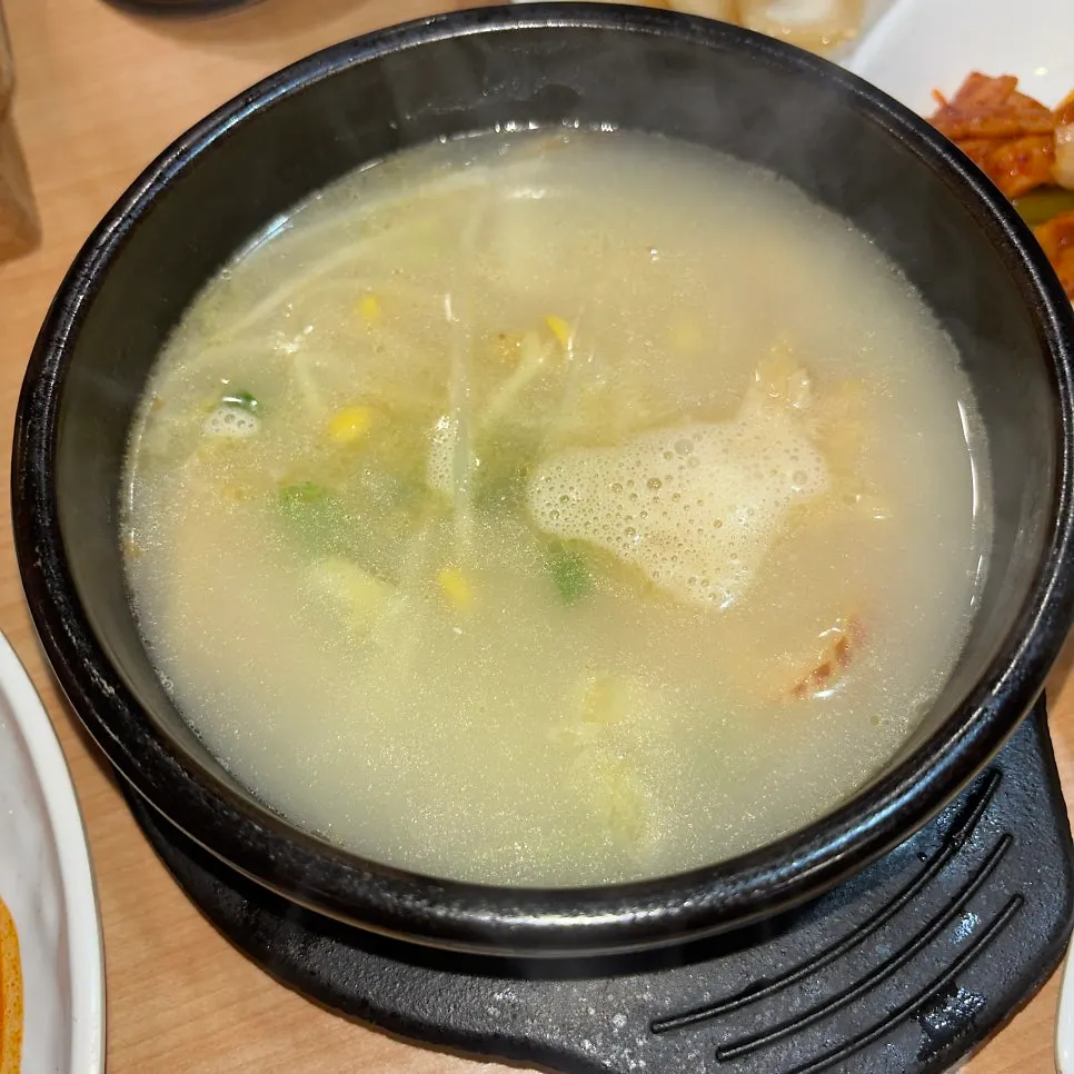 뚝배기에 담긴 황태해장국
