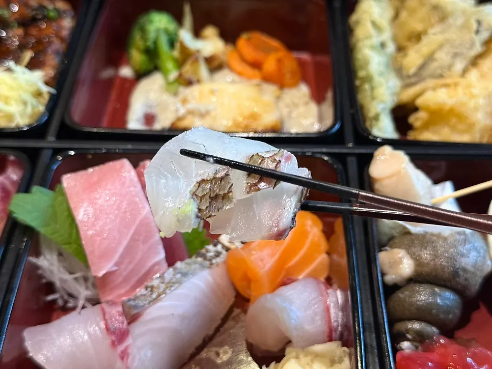 Thick-cut Premium Bento sashimi