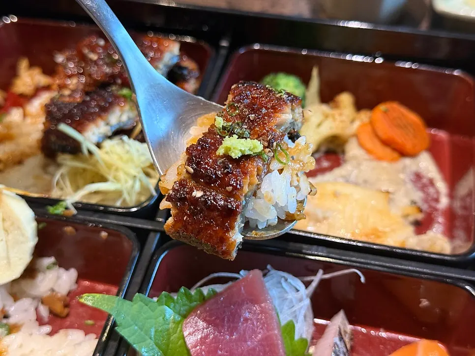 Sweet-salty eel rice bowl