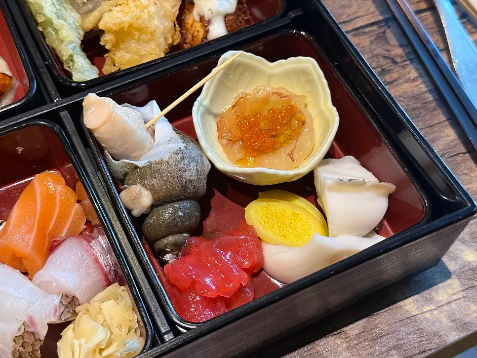 Assorted tempura in the Premium Bento