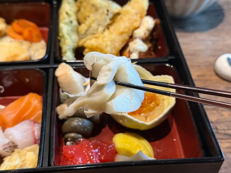Sea snail and seafood side dishes