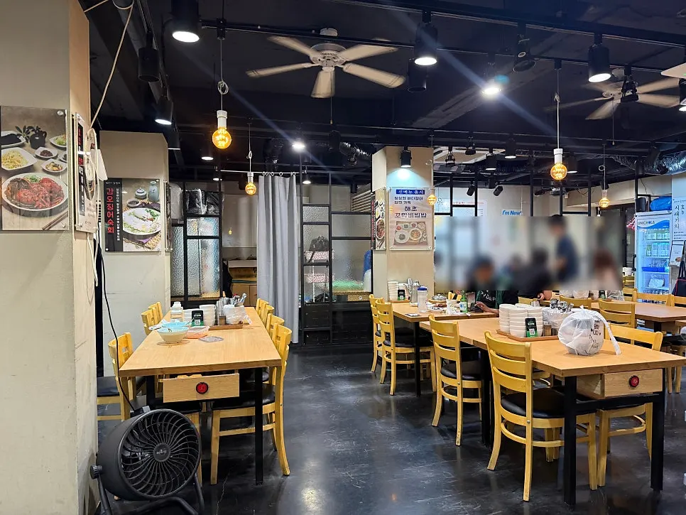 Interior of Gim Myeongtae Gasan Branch crowded with weekday evening customers