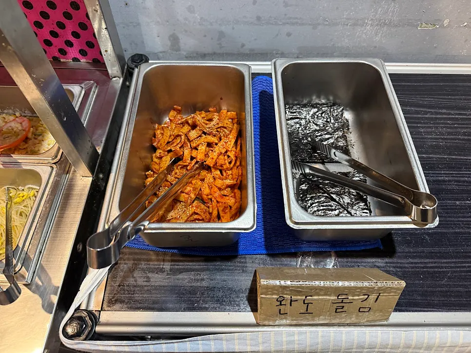 Fish cake and Wando dried laver at the self-serve bar