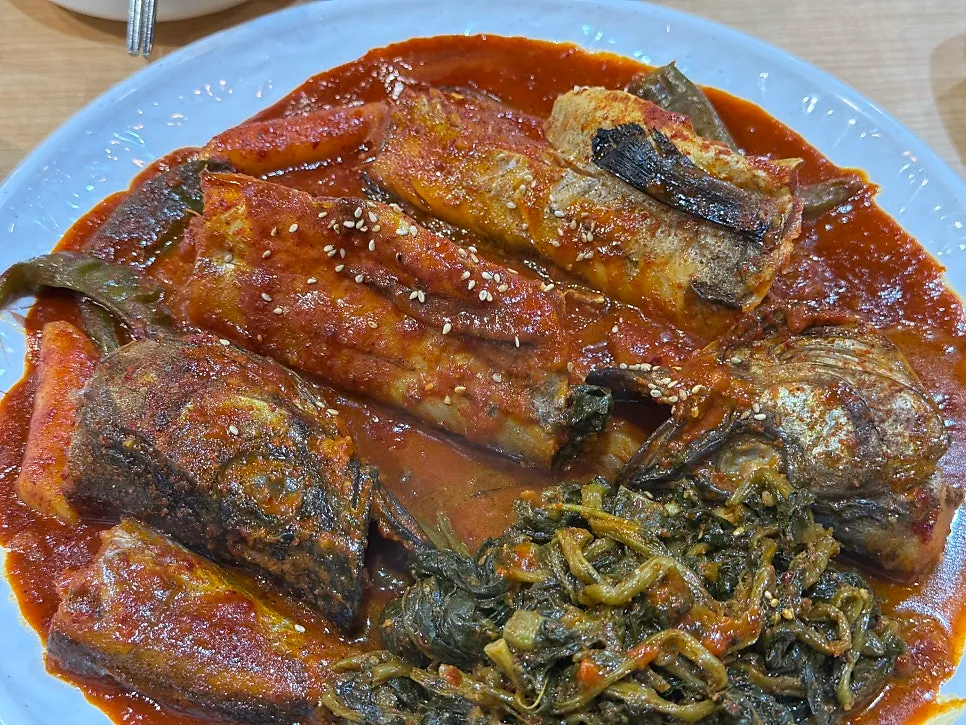 Pollock pieces served together with siraegi