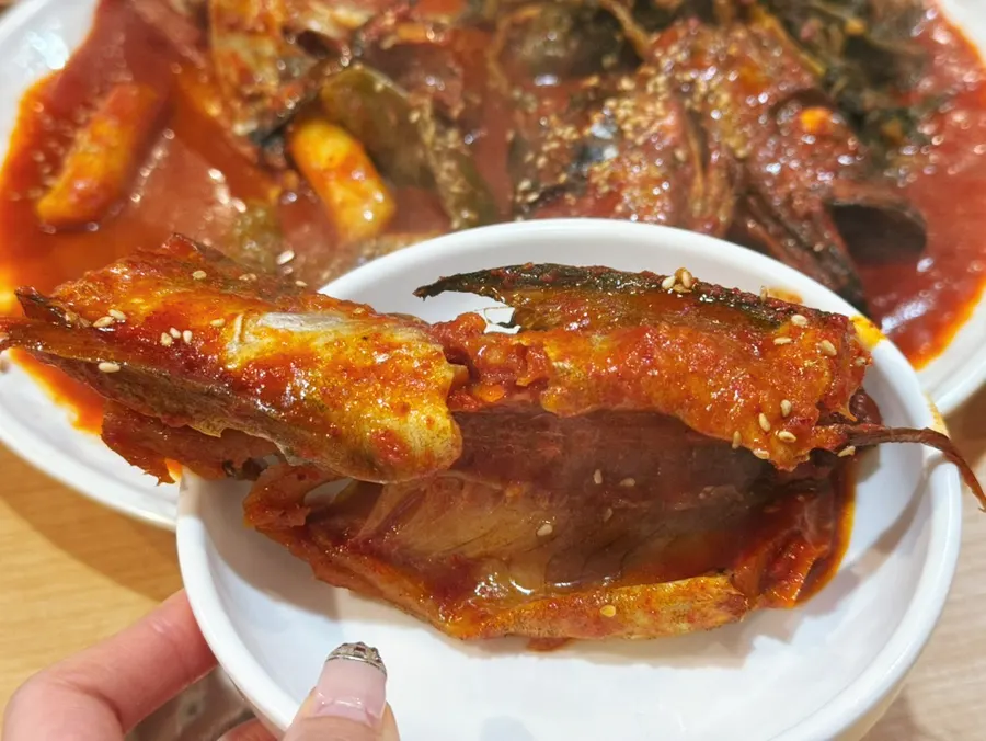 살이 꽉 찬 큼지막한 명태 한 토막