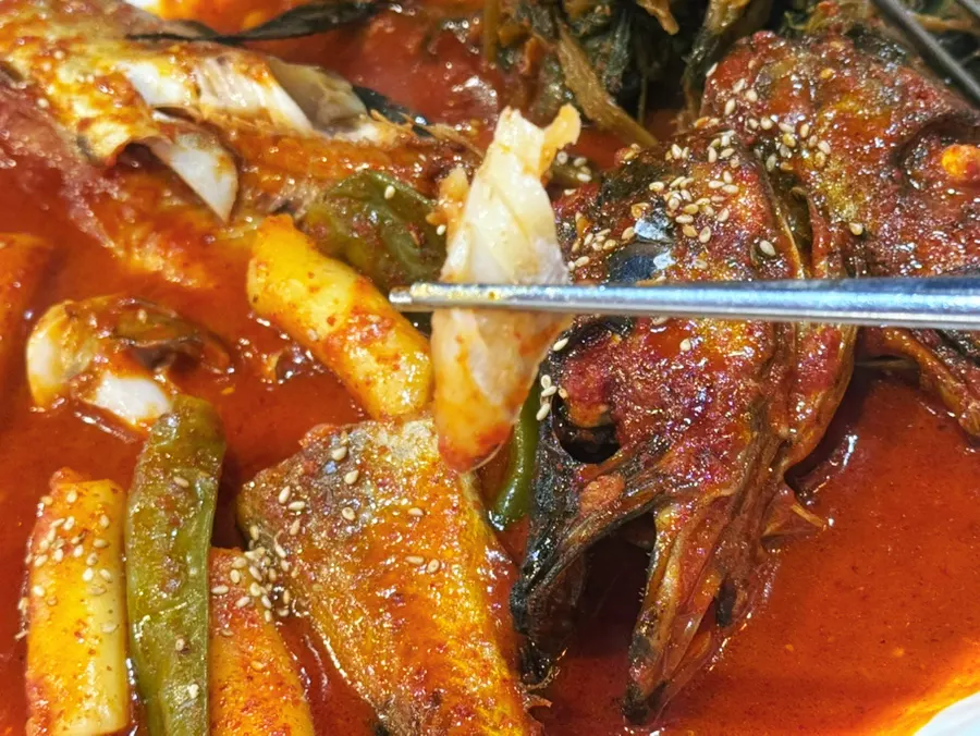 밥과 함께 먹는 명태조림 한 술