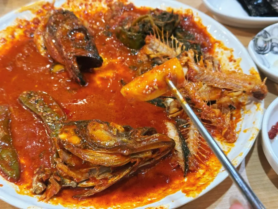 쌈무에 올린 명태조림 살