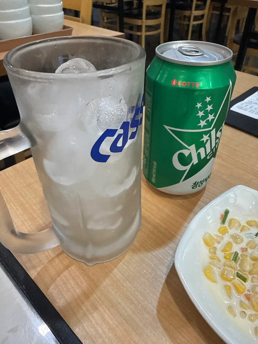 식사 전 차려진 기본 상차림