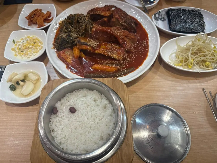 푸짐하게 나온 시래기명태조림 한 상