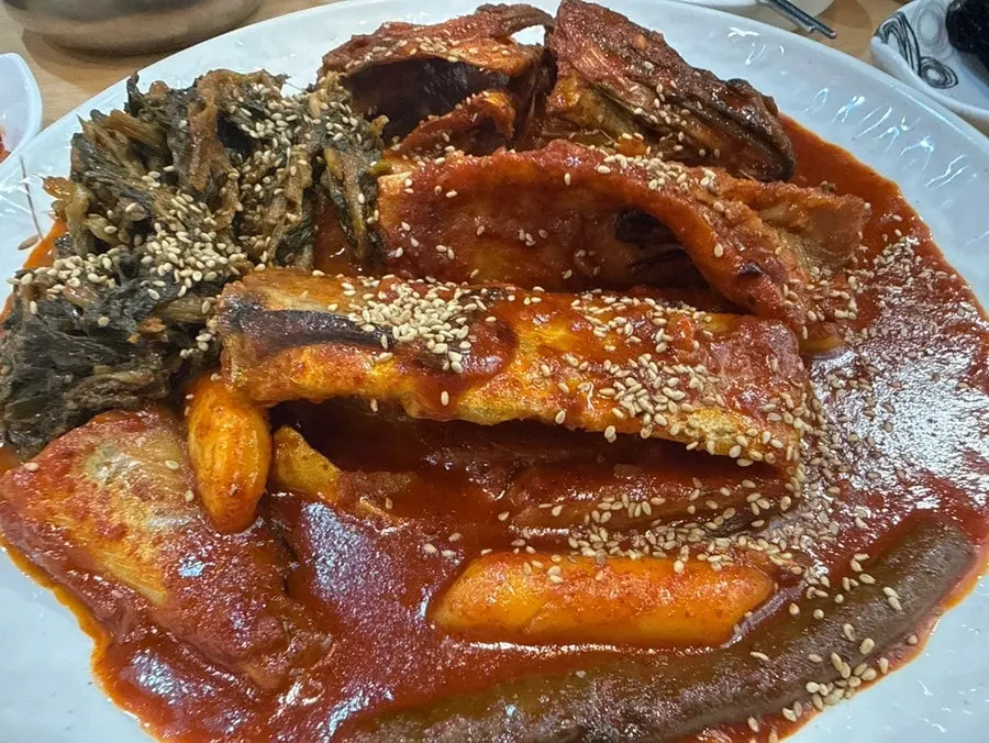 앞접시에 나눠 먹는 솥밥