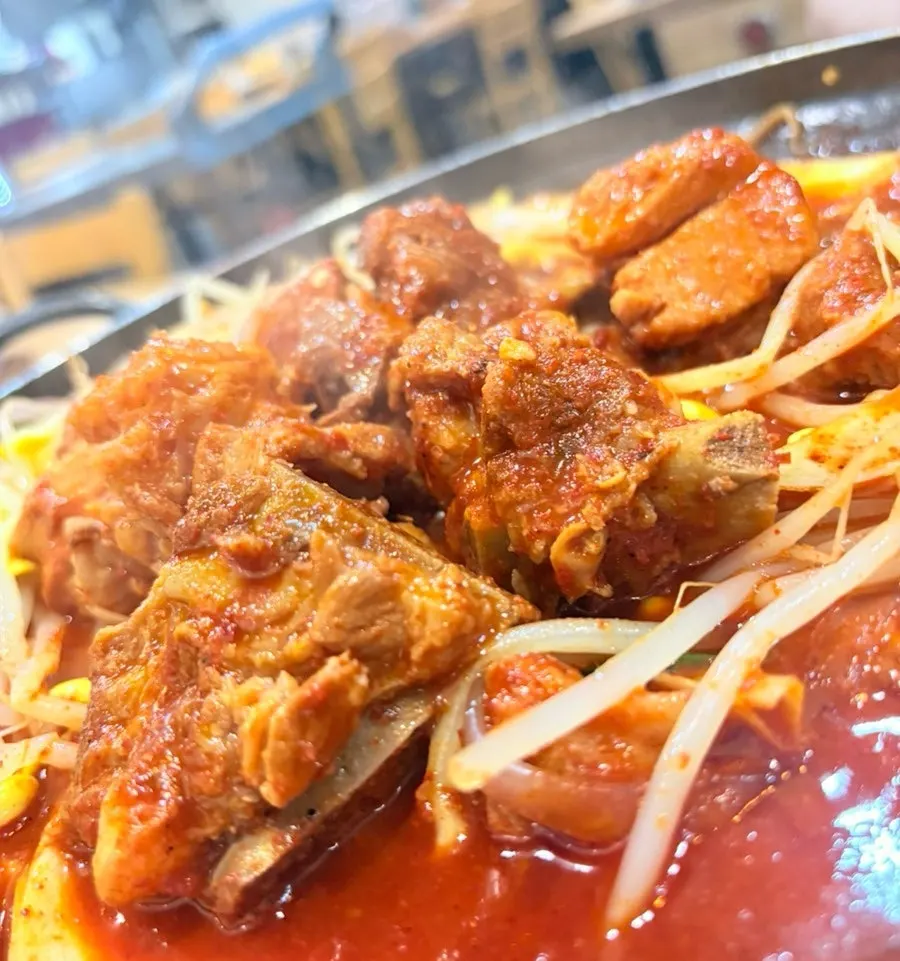 Large ribs with thick, meaty cuts