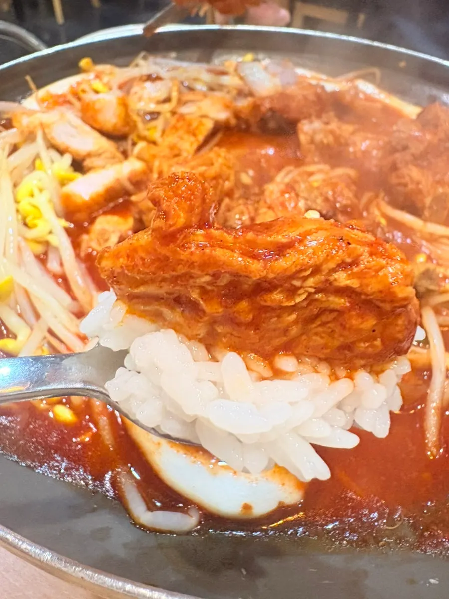 Small size spicy braised short ribs with plenty of ribs and bean sprouts