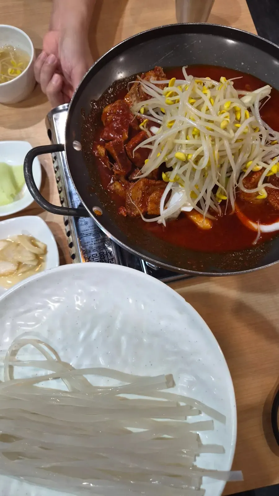 매운갈비찜과 함께 나온 담백한 반찬