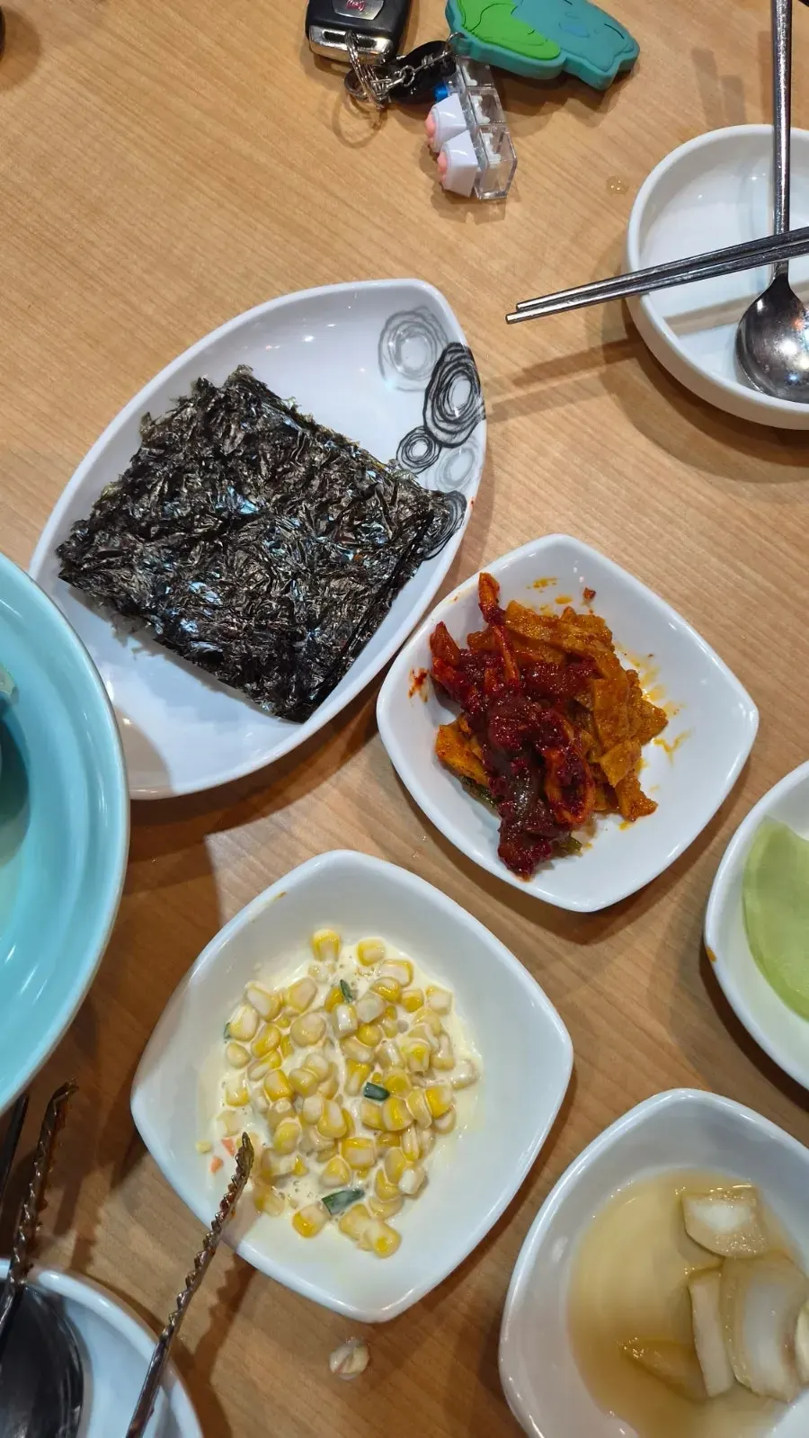 양념 갈비를 김에 올린 김쌈