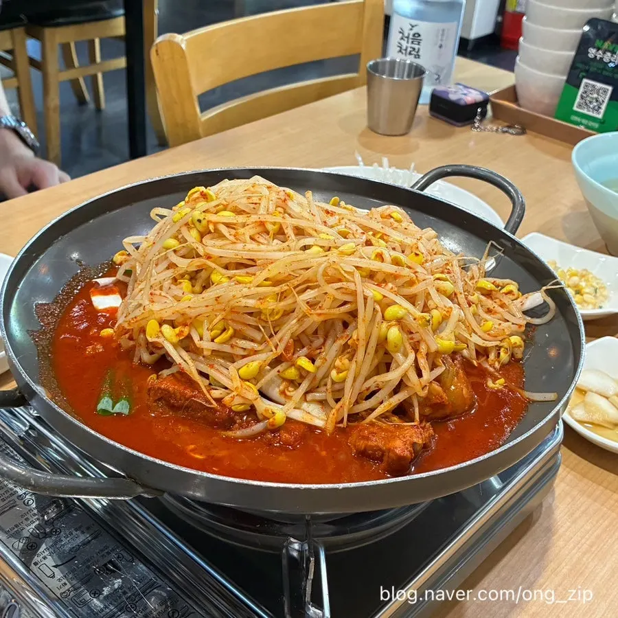 A full spread of bean sprout braised short ribs at Gim Myeongtae Spicy Braised Short Ribs Gasan Branch