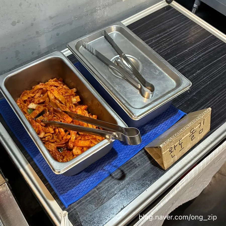 Wando-dried seaweed prepared at the self-serve bar