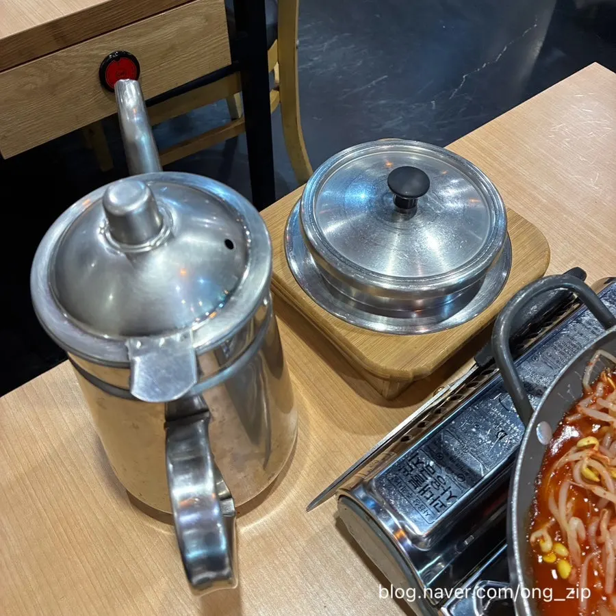 Exterior of Gim Myeongtae Spicy Braised Short Ribs Gasan Branch behind Hyundai Outlet