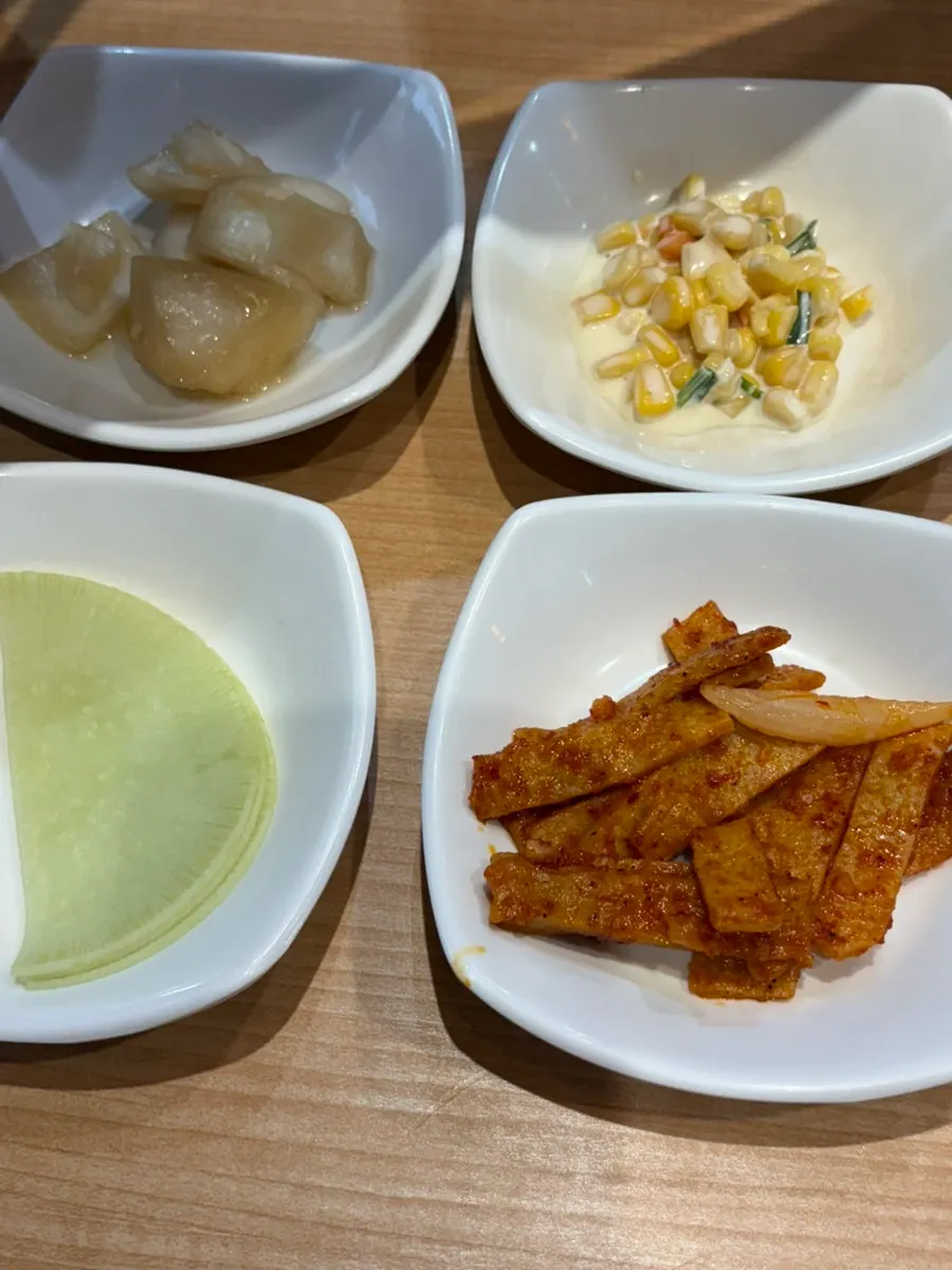 창가 자리 테이블 세팅